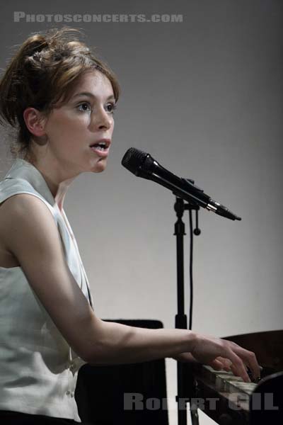 EMILY LOIZEAU - 2006-03-17 - PARIS - La Comedia - 